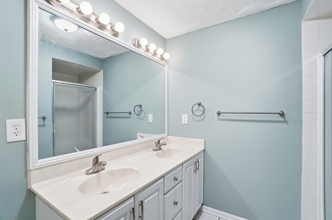 Building Photo - 2481 E Rahn Rd