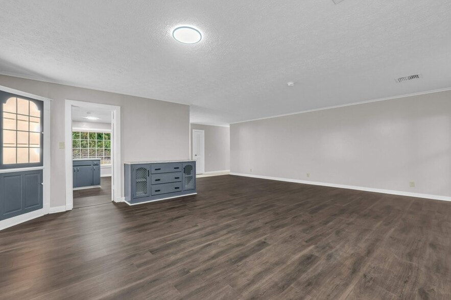 Building Photo - 706 Park Cir
