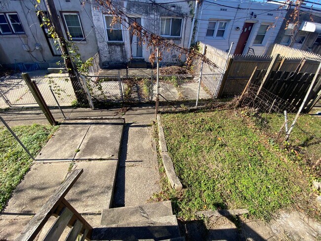 Building Photo - Charming 2-Bedroom Row Home in Sharon Hill