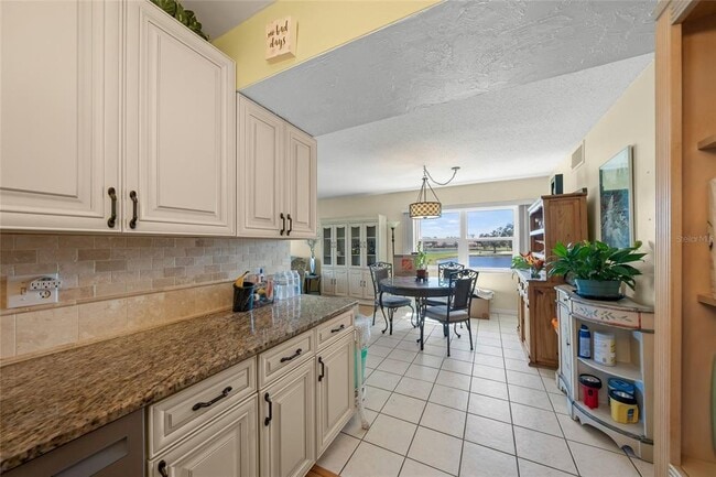 Building Photo - 7193 W Country Club Dr N