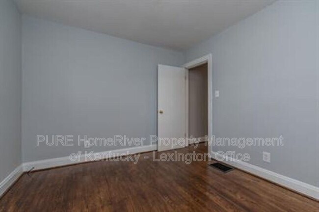 Building Photo - 200 Floral Park