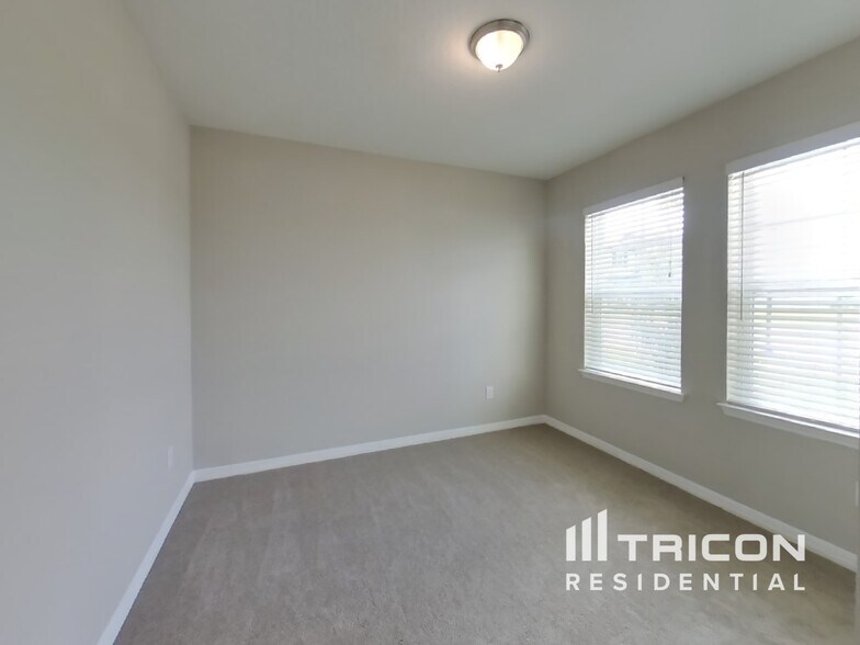 Building Photo - 13439 Palmera Vista Dr