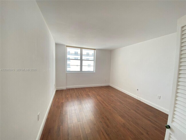 Building Photo - 5825 Collins Ave