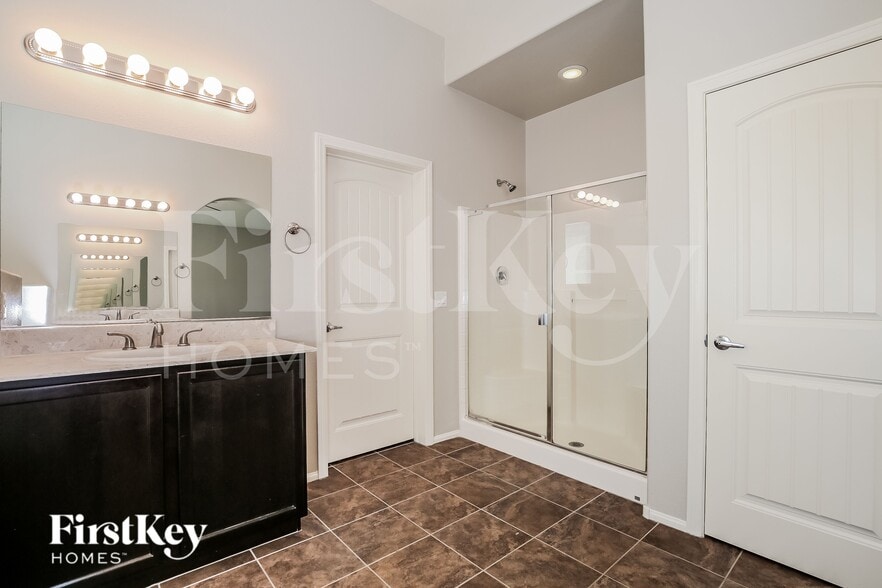 Building Photo - 6137 River Belle St