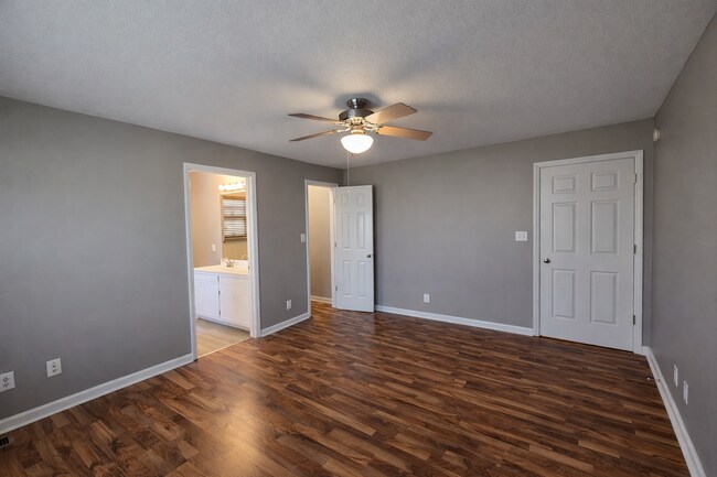 Building Photo - 3 Bed 2 Bath + Bonus Room