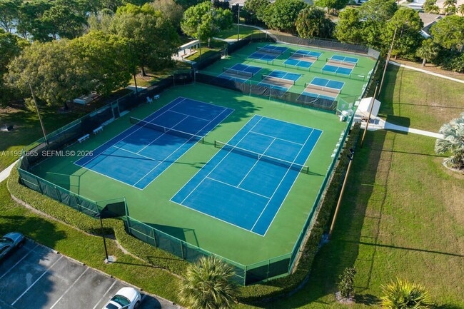 Building Photo - 822 NW Sorrento Ln