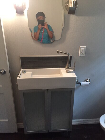 Building Photo - 308 N Hilltop Rd