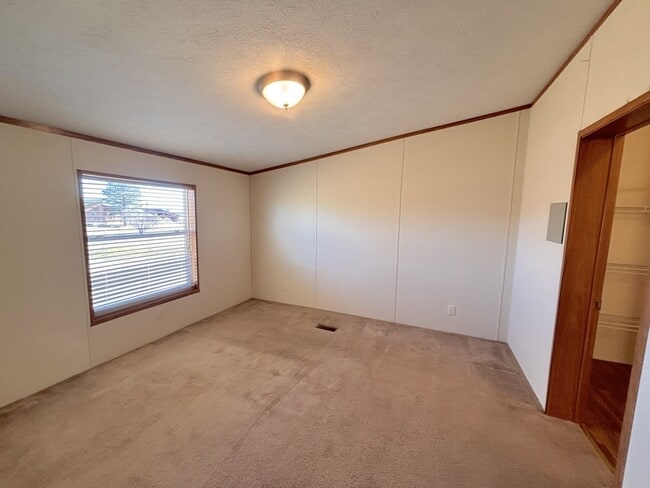 Building Photo - 1066 S 100 E