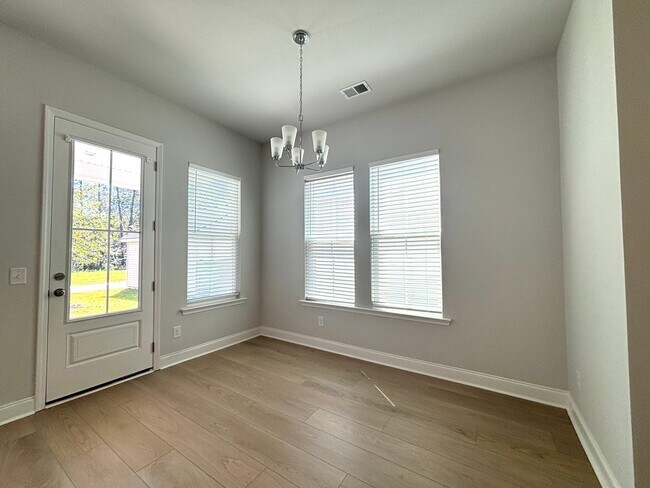 Building Photo - Beautiful 4-Bed Home in Limehouse Village ...