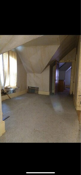 Building Photo - 1206 Elm St