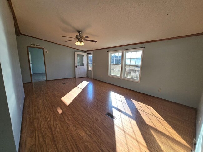 Building Photo - NEW LISTING!!!!!