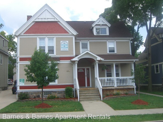 Building Photo - 512 W Cross St