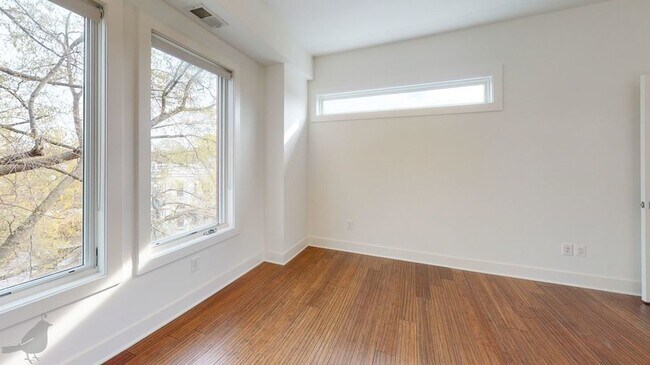 Building Photo - 1103 9th St NE