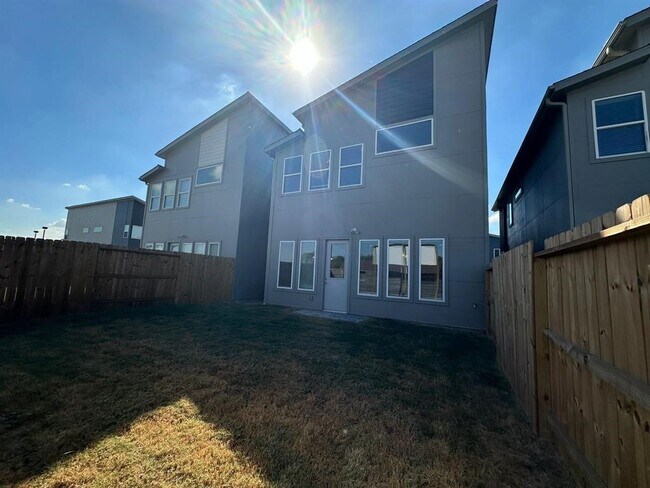 Building Photo - 6804 Troya Ln