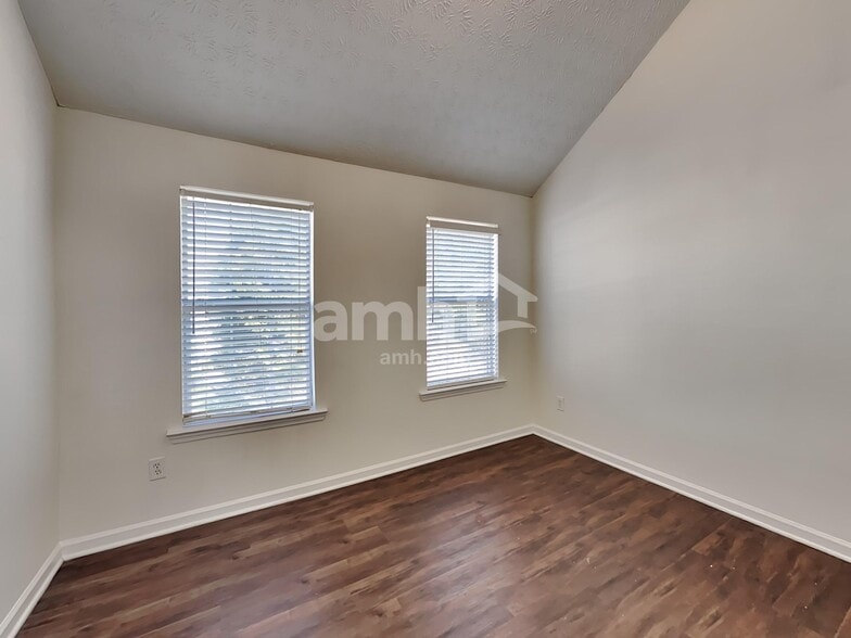 Building Photo - 750 Compton Ln