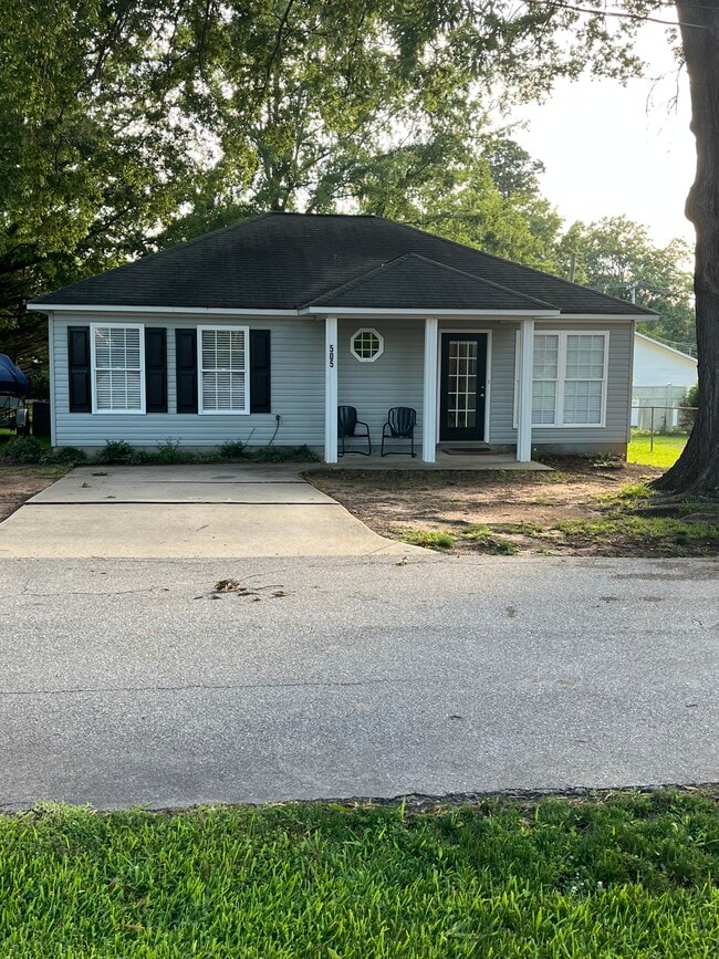 Building Photo - 505 Sandy Ln