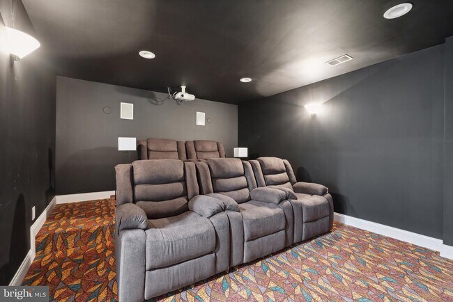 Building Photo - 10899 Woodland Falls Dr