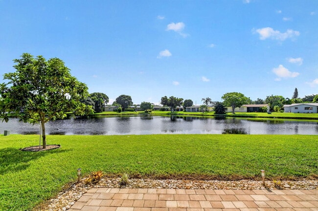 Building Photo - 14624 Country Side Ln