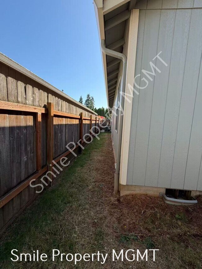 Building Photo - 963 Rodan Ave SE