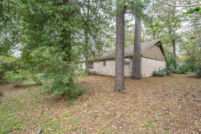 Building Photo - 226 Spring Pines Dr