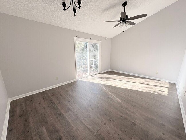 Building Photo - 212 Pelican Ln