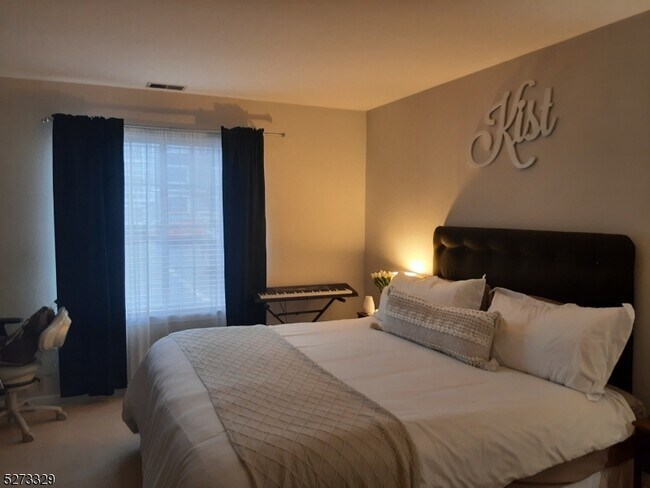 Building Photo - 67 Village Dr