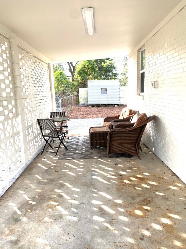 Building Photo - A Stones Throw to the Historic District
