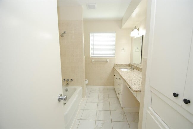 Building Photo - 10038 Briarwild Ln