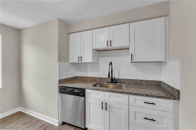 Building Photo - 20571 S Lake Shore