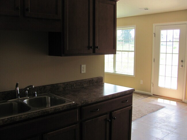 Building Photo - 139 Boone Trce