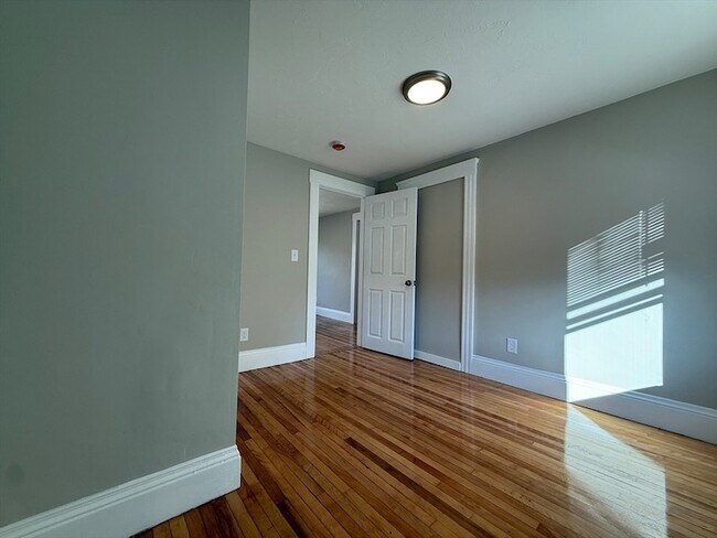 Building Photo - 11 Eureka St