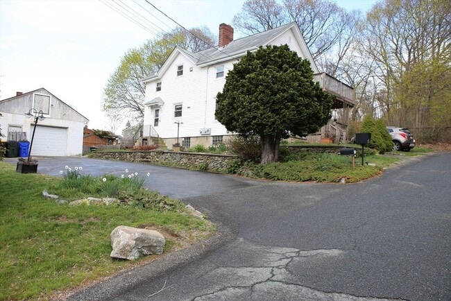 Building Photo - 134 Baldwin St