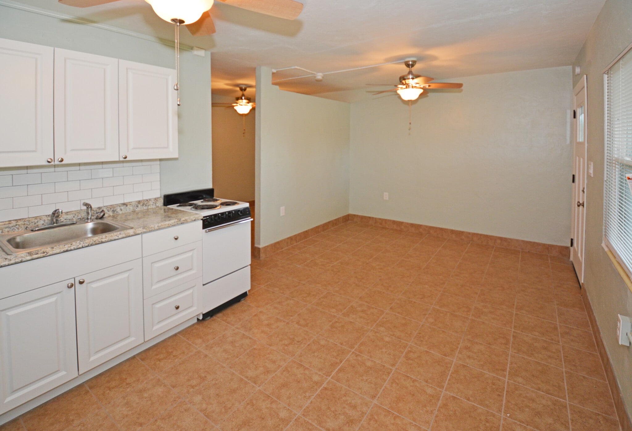 Building Photo - 5009 TANGERINE AVE S