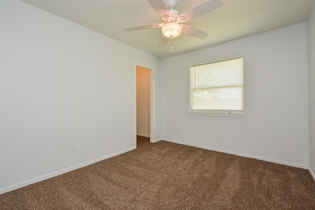 Building Photo - 15702 Timber Rock Dr