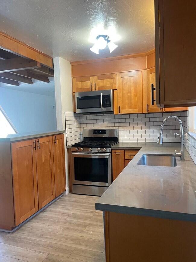 Building Photo - Minutes from Lake Arrowhead!