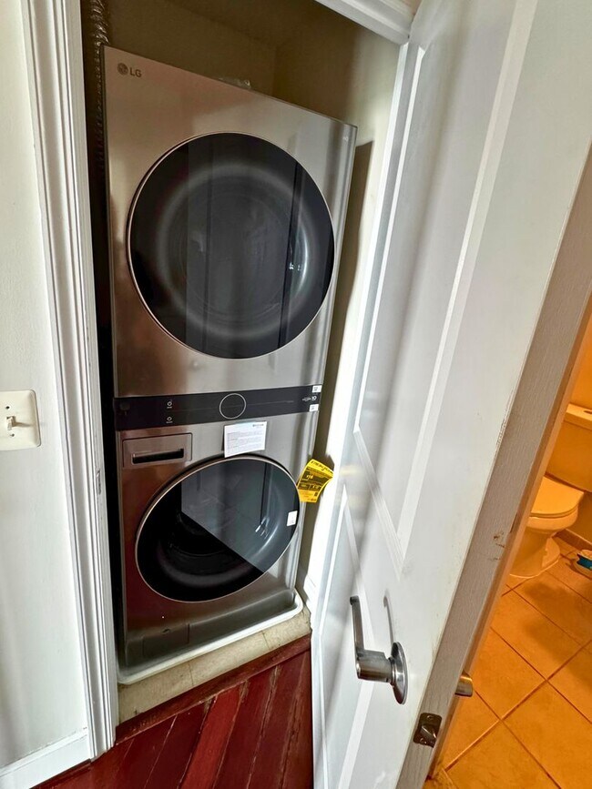 Building Photo - Luxury Fully Furnished 2BR/2BA Corner Cond...