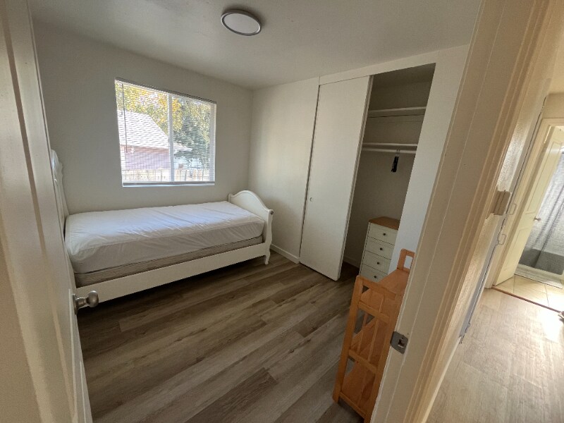 Building Photo - 1130 E 51st St