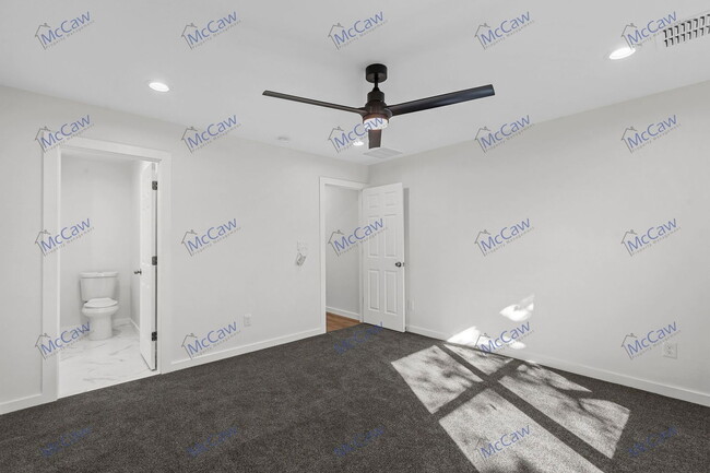 Building Photo - 2025 Grainger St