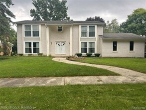 Building Photo - 2081 Babcock Dr