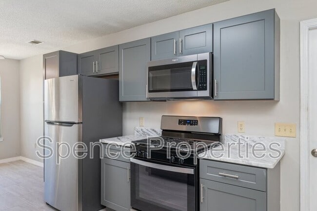 Building Photo - 440 Apple Dr