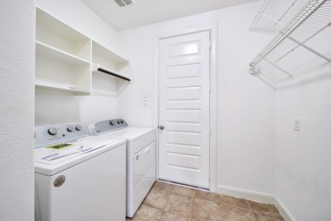 Building Photo - 3007 Rocky Point Dr
