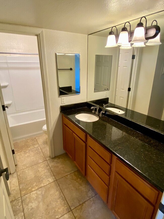 Building Photo - Upgraded Condo near Oldtown