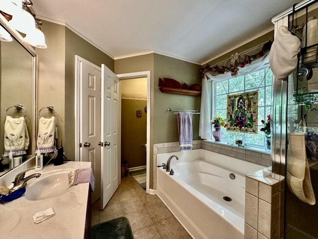 Building Photo - 1913 Thorn Crest Dr