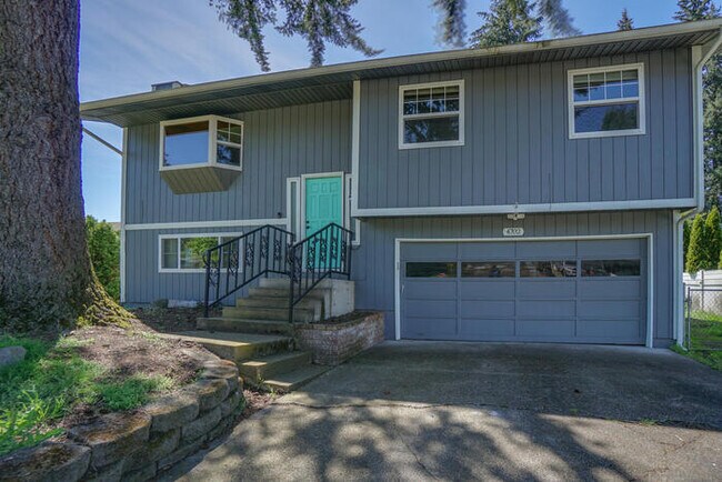 Building Photo - THREE BEDROOM NEAR LENA PARK