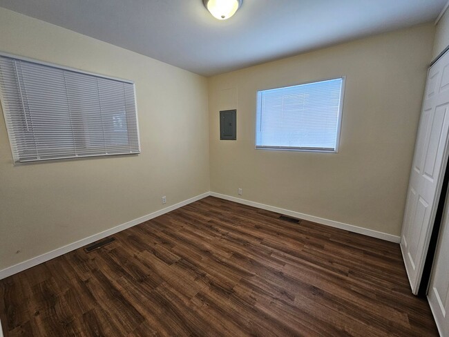 Building Photo - Newly Renovated 3 bed, 1 bath, McKinley Te...