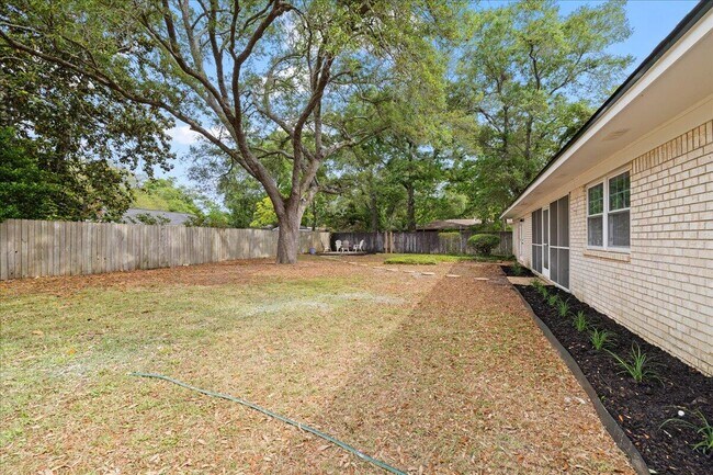 Building Photo - 403 Cheyenne Cir