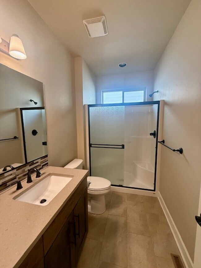 Building Photo - Luxury Home in Stonegate with Community Pool!