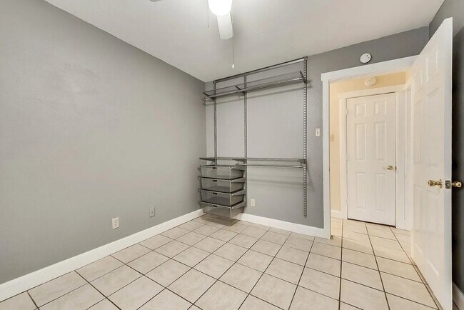 Building Photo - 202 S Willomet Ave