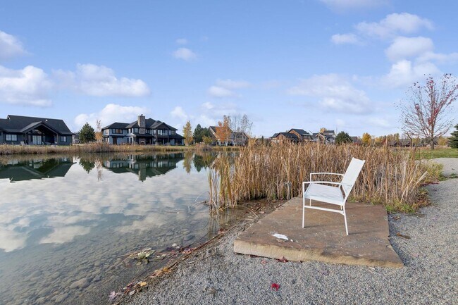 Building Photo - Whitefish Home in The Lakes