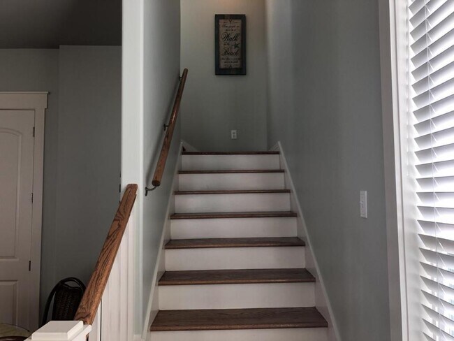 Building Photo - 104 Sailhouse